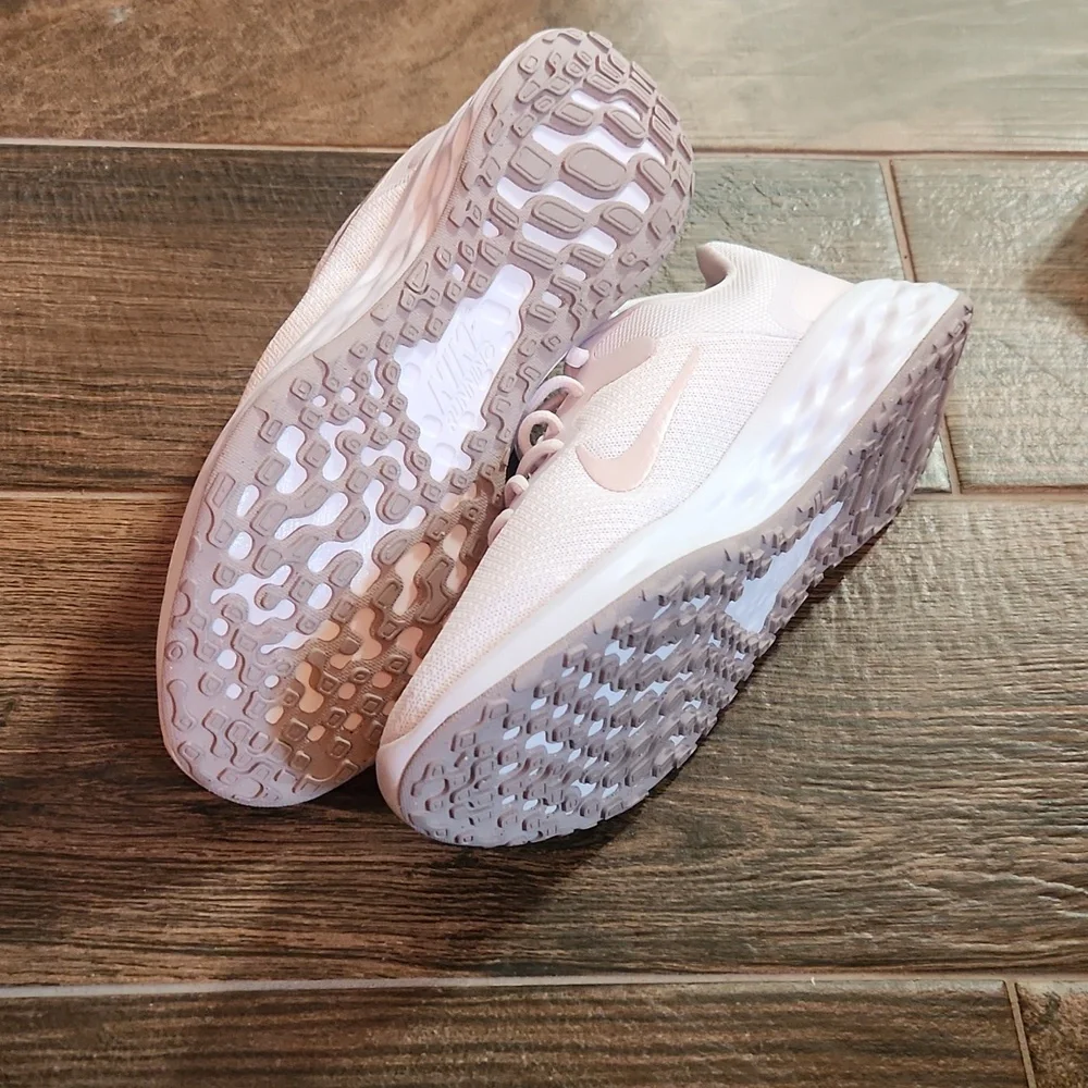 Nikes - Picture 3 of 4